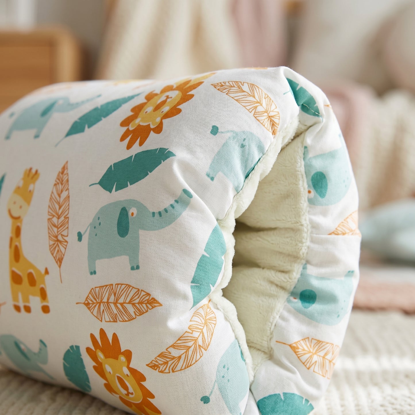 Little Manta Feeding Arm Pillow