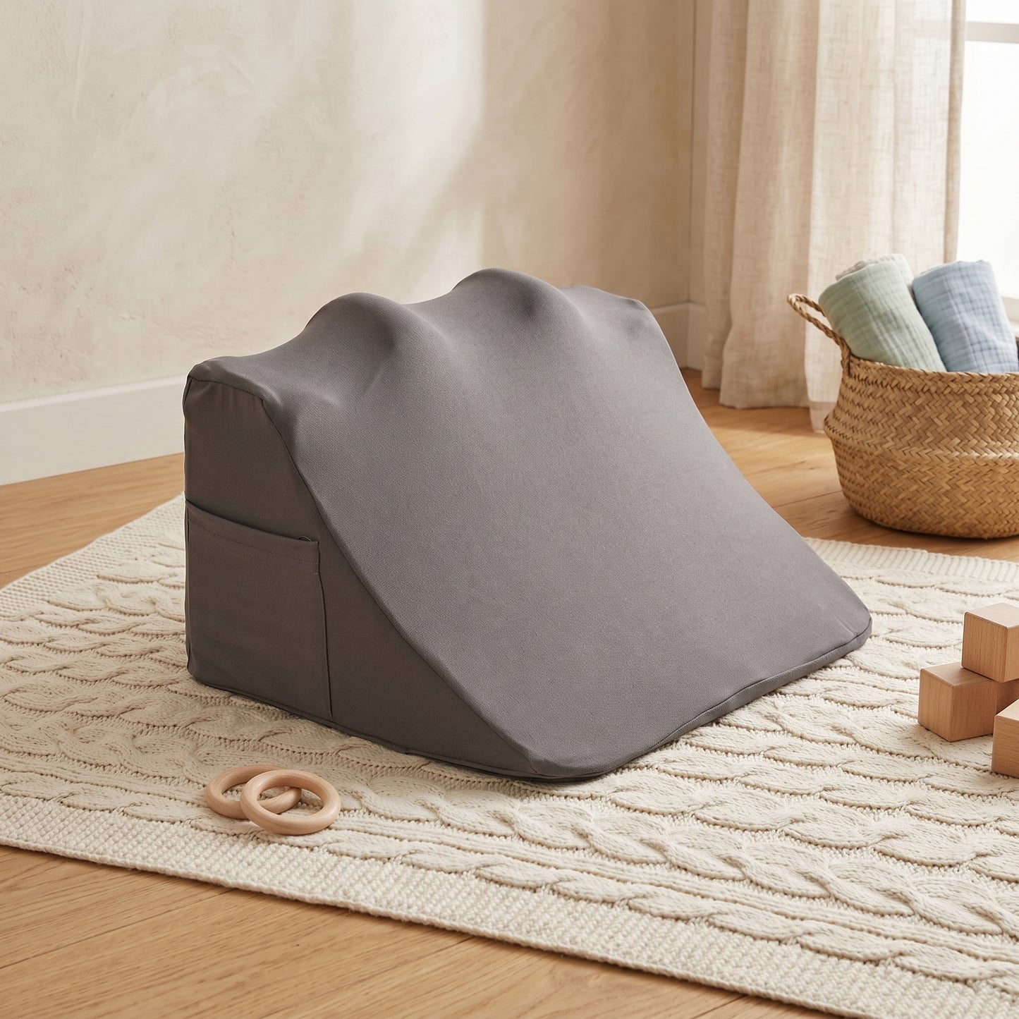Little Manta Baby Wedge Cushion