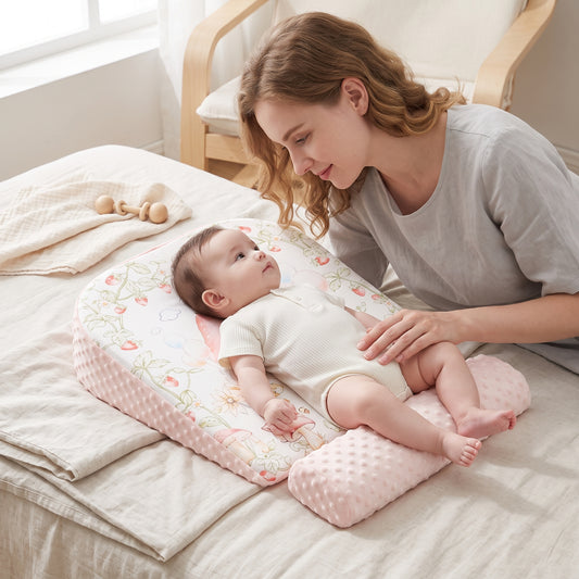 Little Manta Tilt Nursing Wedge Pillow