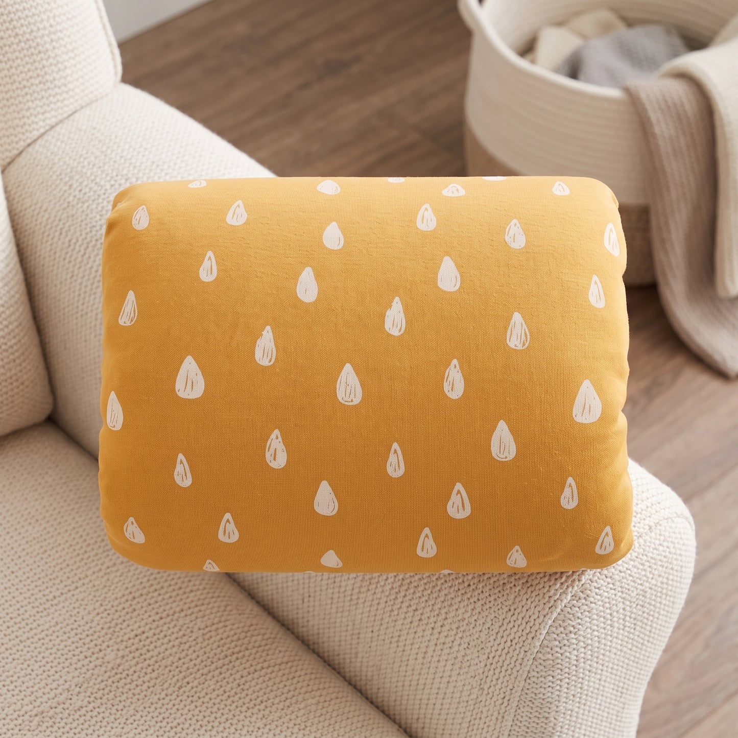 Little Manta Feeding Arm Pillow