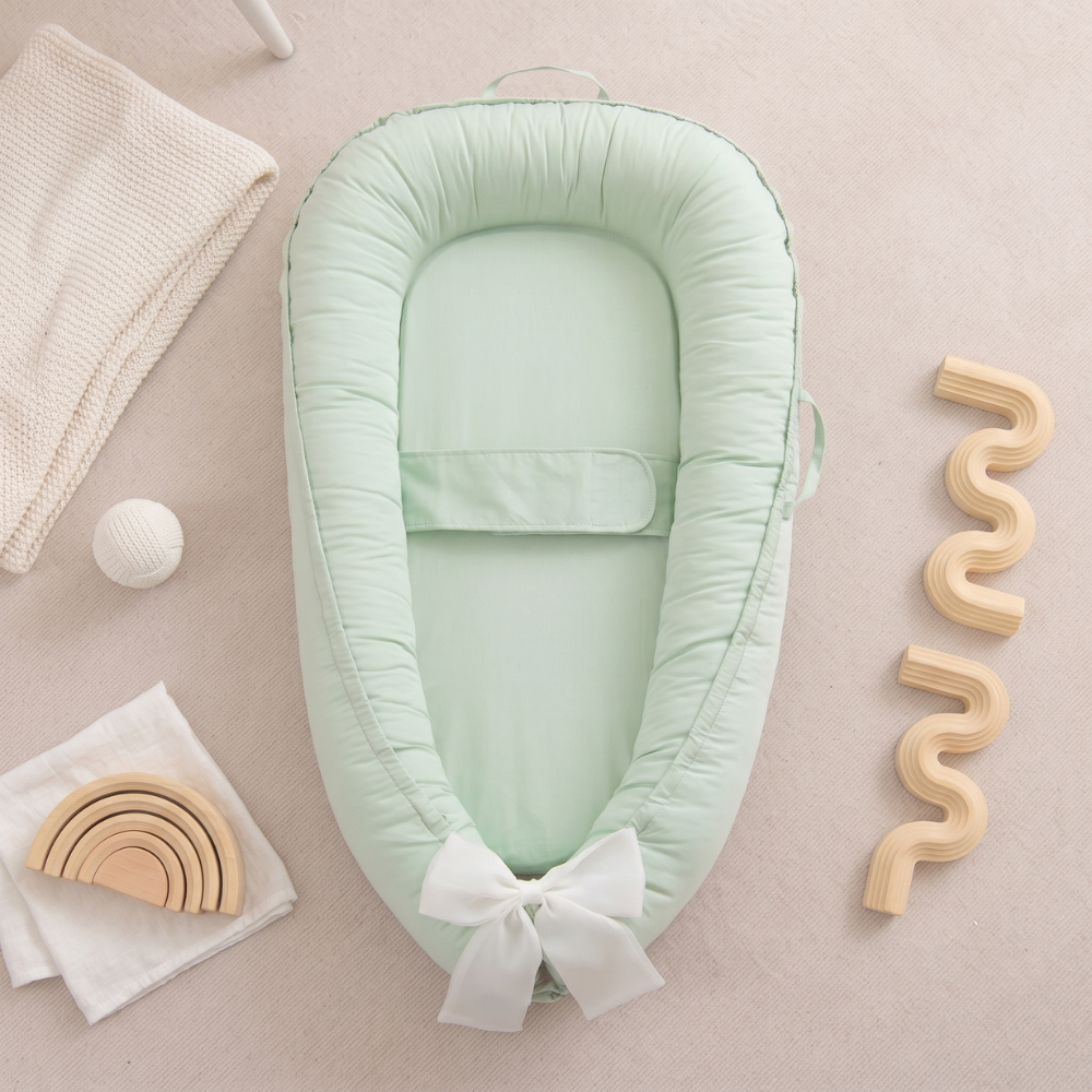 Little Manta Swaddle Wing Baby Lounger