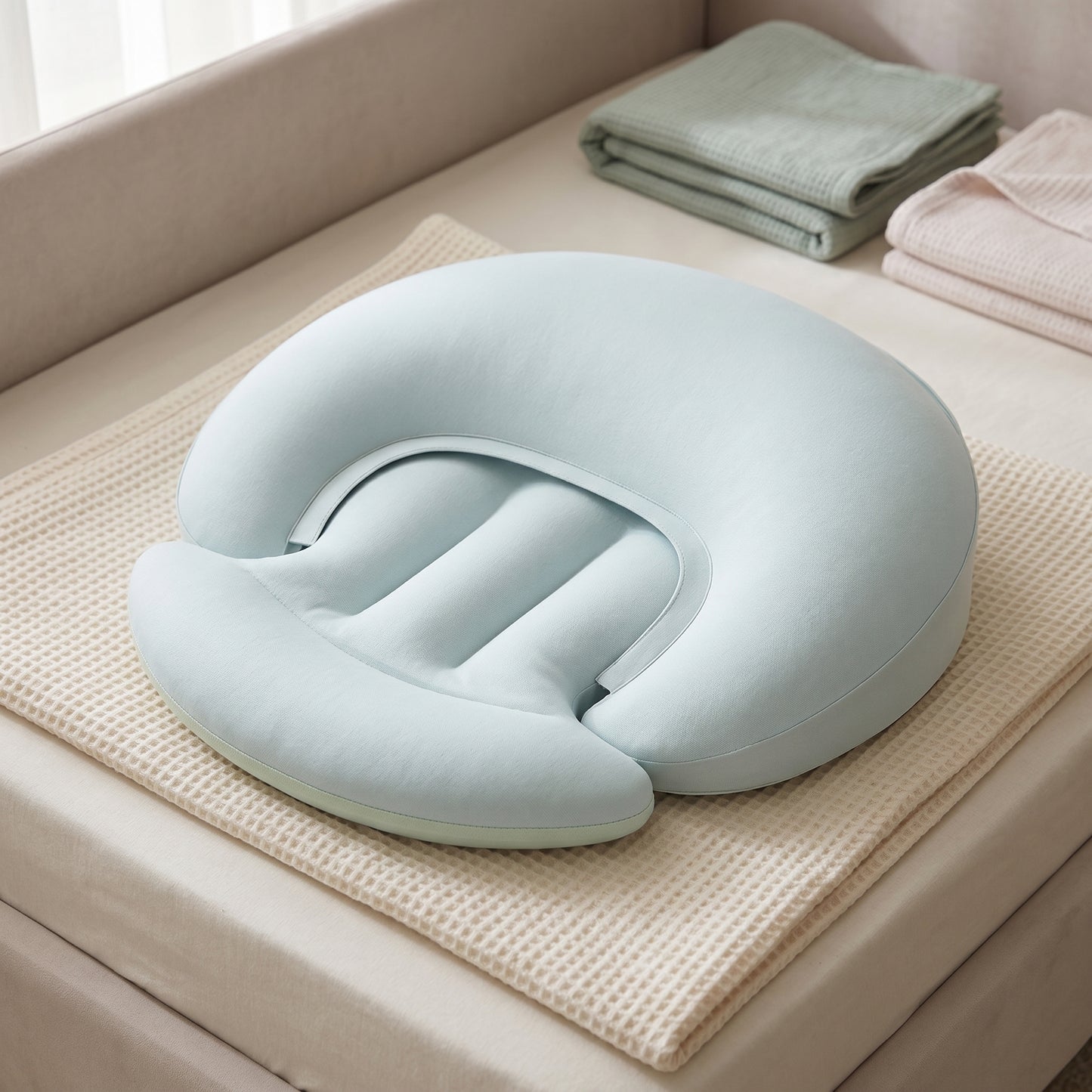 Little Manta Anti-Spit Nursing Slope Pillow