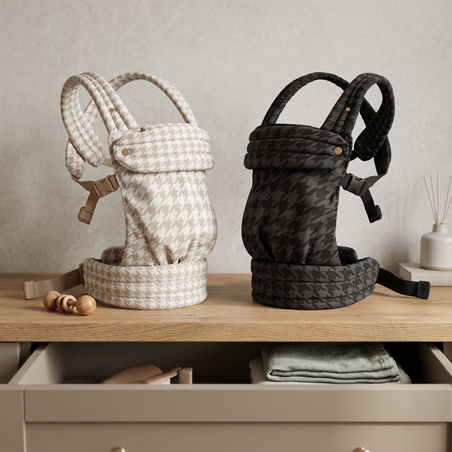 Little Manta Houndstooth Baby Carrier