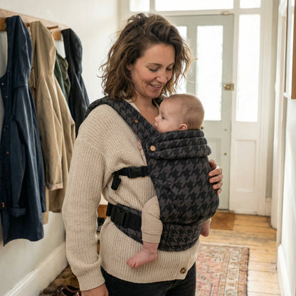 Little Manta Houndstooth Baby Carrier