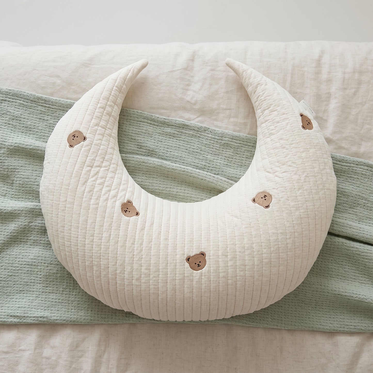 Little Manta Moon Hypoallergenic Pillow