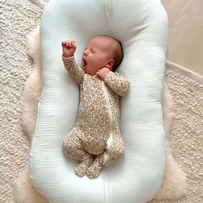 Little Manta Pastel Baby Lounger Nest