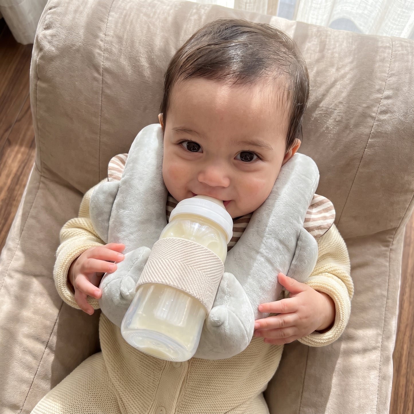 Little Manta Hands Free Baby Bottle Holder